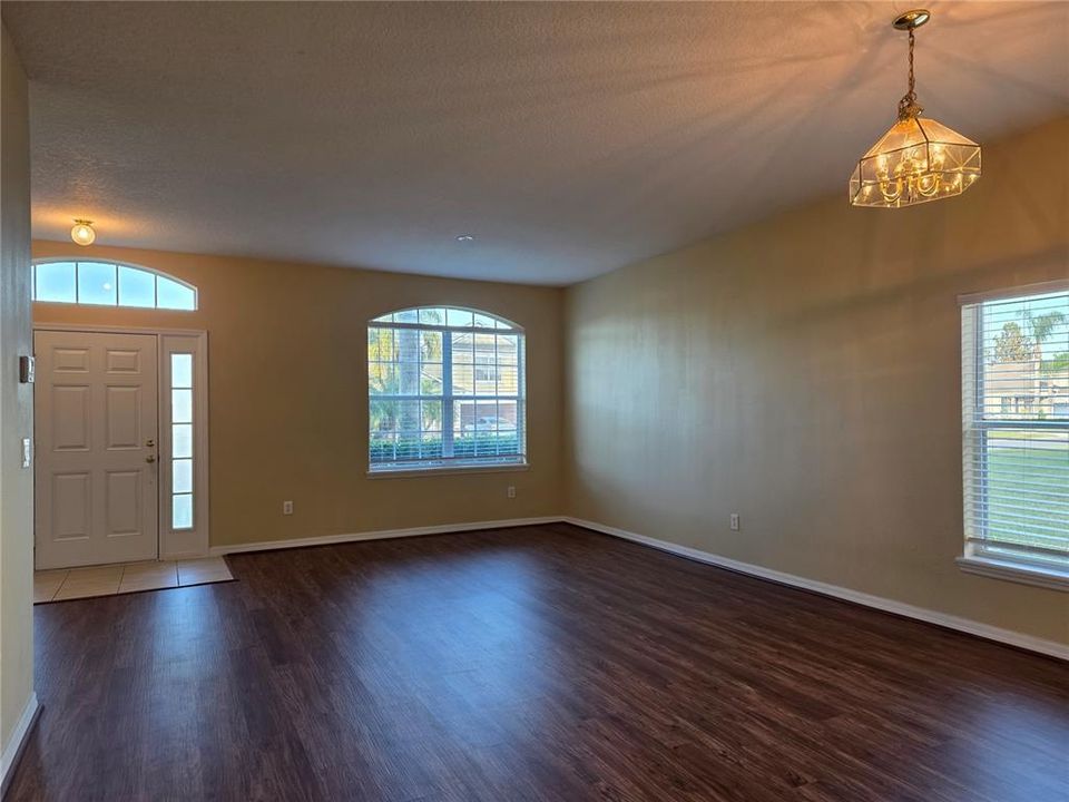 出租: $2,075 (3 贝兹, 2 浴室, 1751 平方英尺)