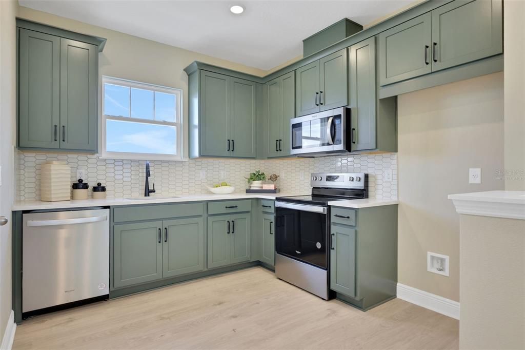 Active With Contract: $714,845 (4 beds, 3 baths, 3144 Square Feet)