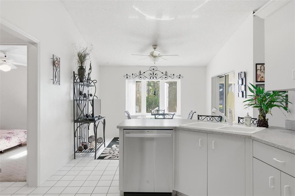 Active With Contract: $250,000 (3 beds, 2 baths, 1553 Square Feet)