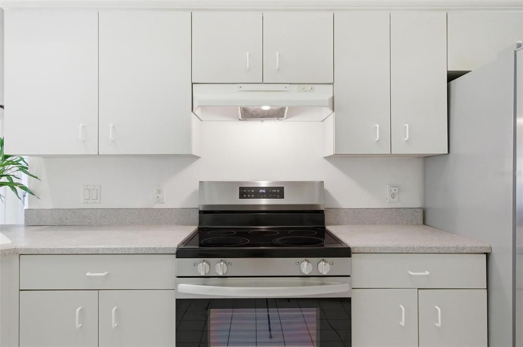 Active With Contract: $250,000 (3 beds, 2 baths, 1553 Square Feet)