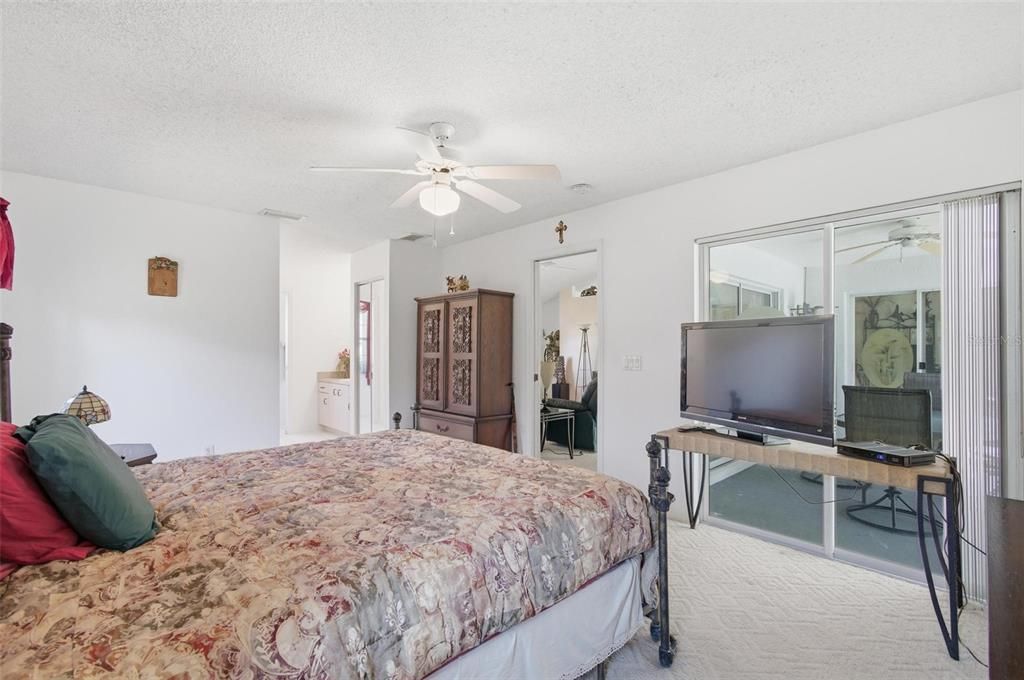 Active With Contract: $250,000 (3 beds, 2 baths, 1553 Square Feet)