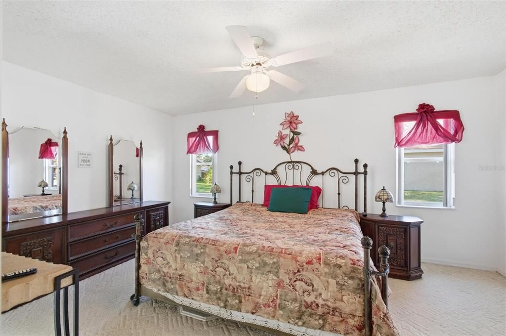 Active With Contract: $250,000 (3 beds, 2 baths, 1553 Square Feet)