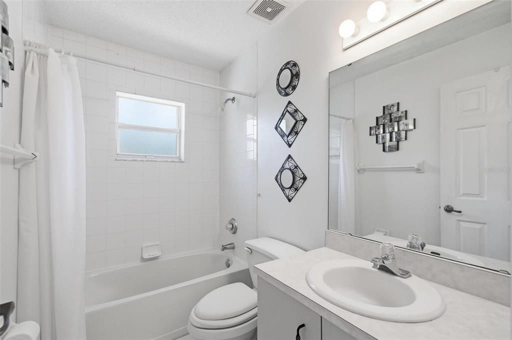 Active With Contract: $250,000 (3 beds, 2 baths, 1553 Square Feet)