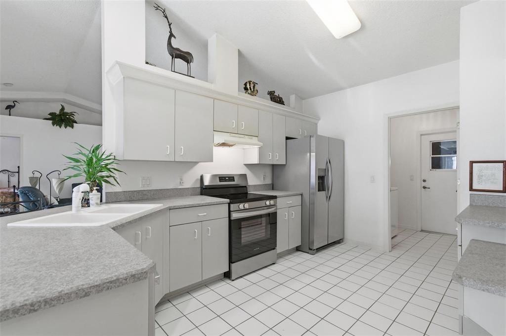 Active With Contract: $250,000 (3 beds, 2 baths, 1553 Square Feet)