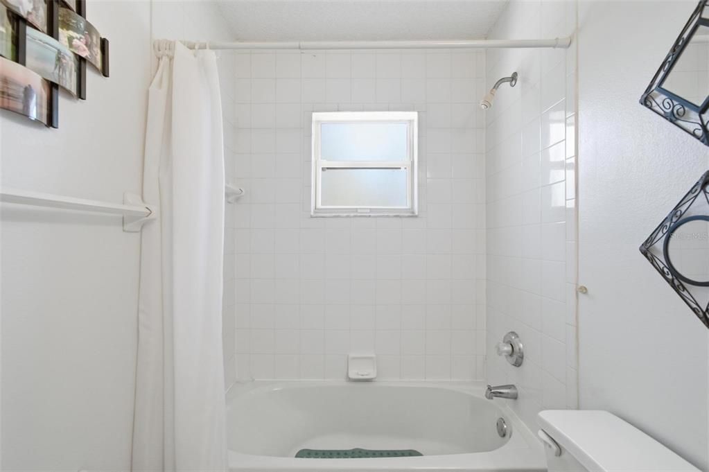 Active With Contract: $250,000 (3 beds, 2 baths, 1553 Square Feet)