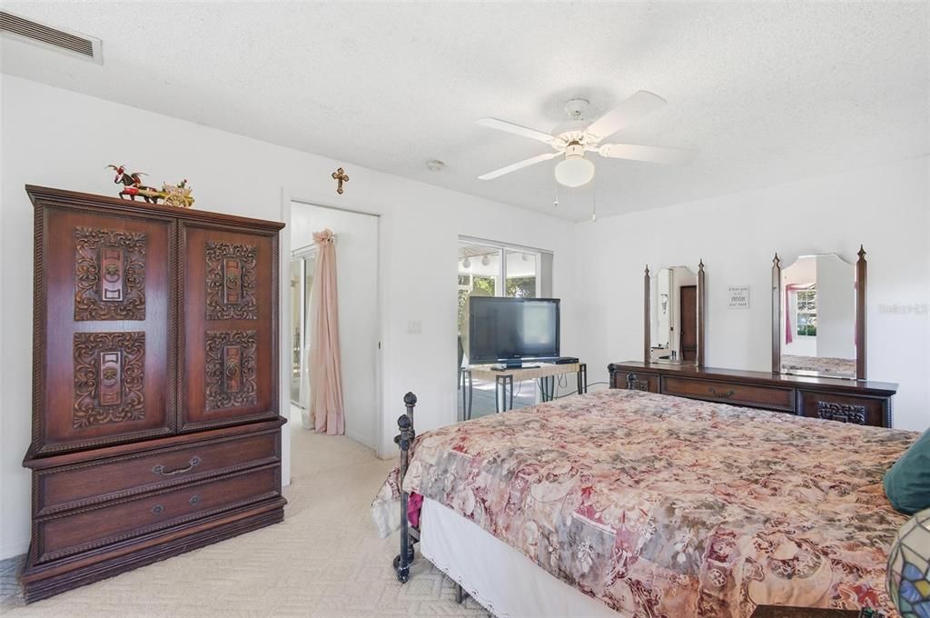 Active With Contract: $250,000 (3 beds, 2 baths, 1553 Square Feet)