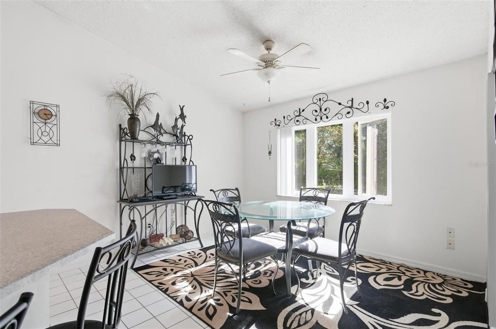 Active With Contract: $250,000 (3 beds, 2 baths, 1553 Square Feet)