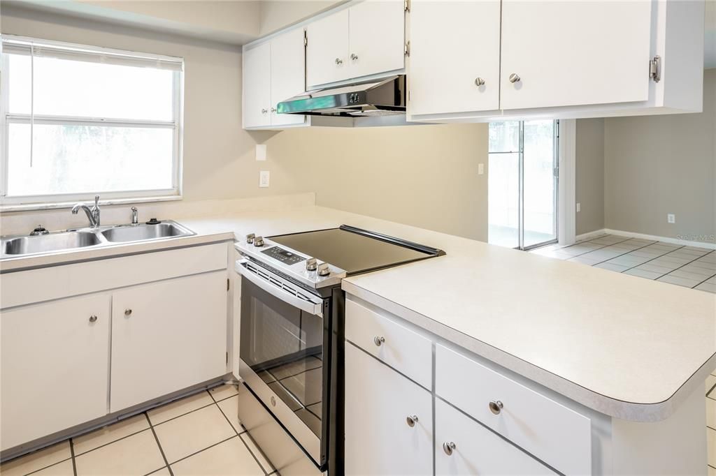 For Rent: $2,880 (4 beds, 2 baths, 1550 Square Feet)