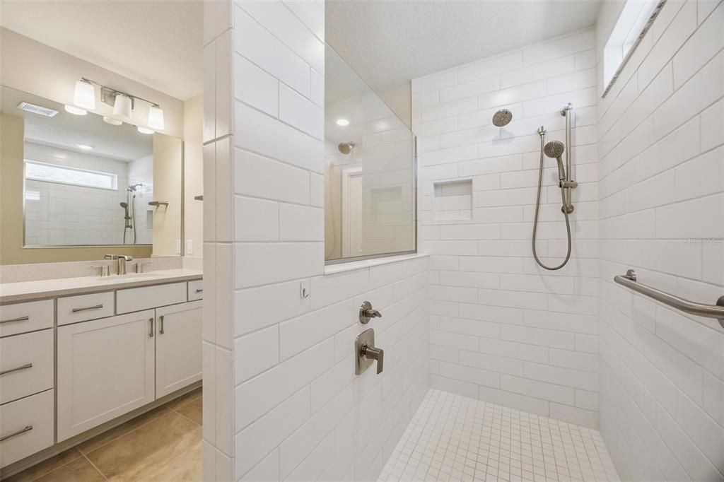 For Sale: $597,000 (5 beds, 3 baths, 2590 Square Feet)