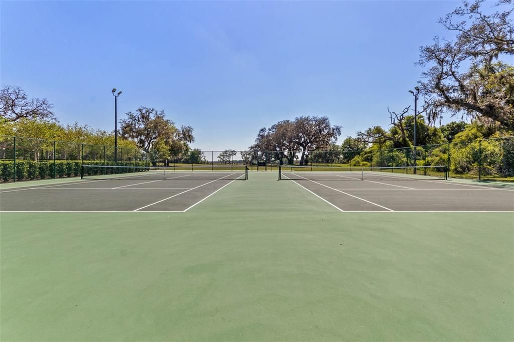 For Sale: $597,000 (5 beds, 3 baths, 2590 Square Feet)