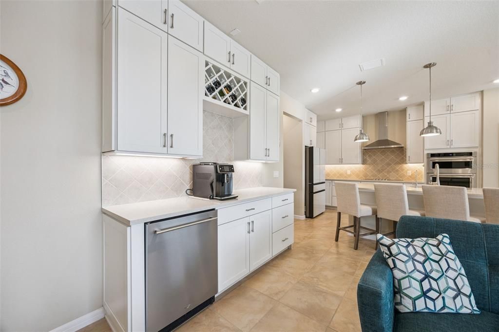 For Sale: $597,000 (5 beds, 3 baths, 2590 Square Feet)