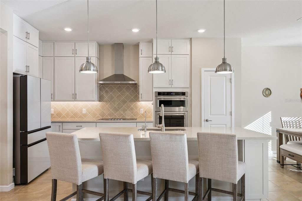 For Sale: $597,000 (5 beds, 3 baths, 2590 Square Feet)