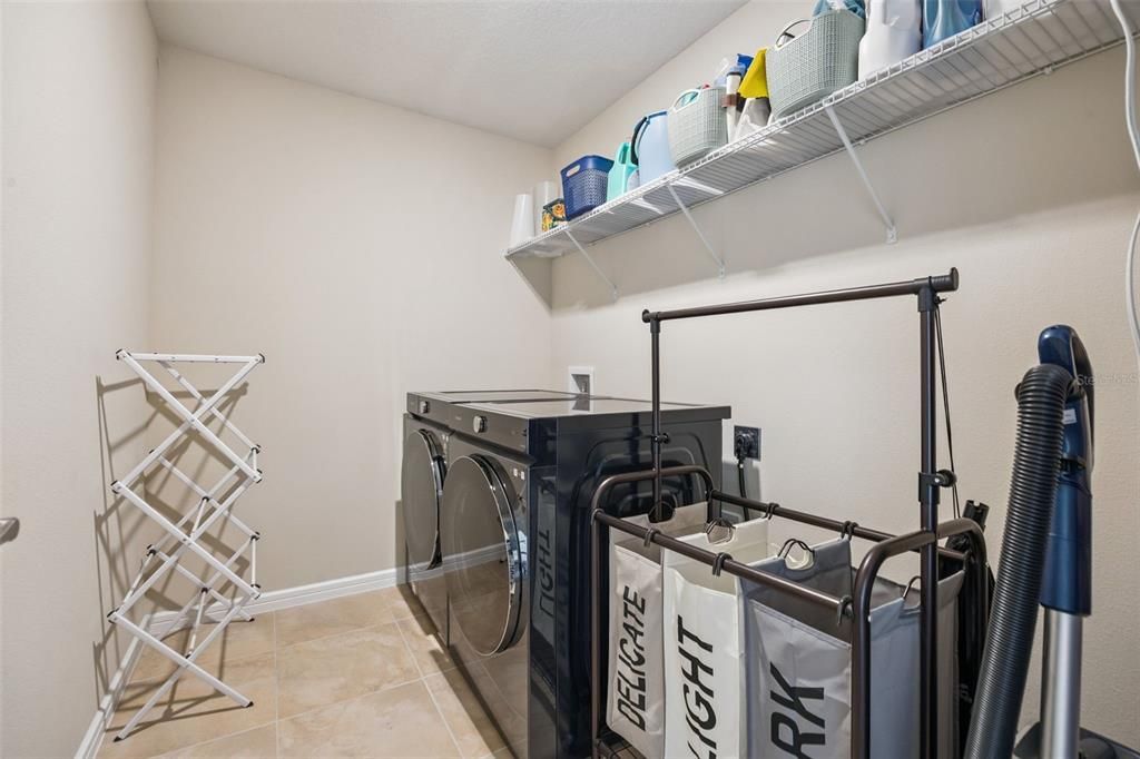 For Sale: $597,000 (5 beds, 3 baths, 2590 Square Feet)