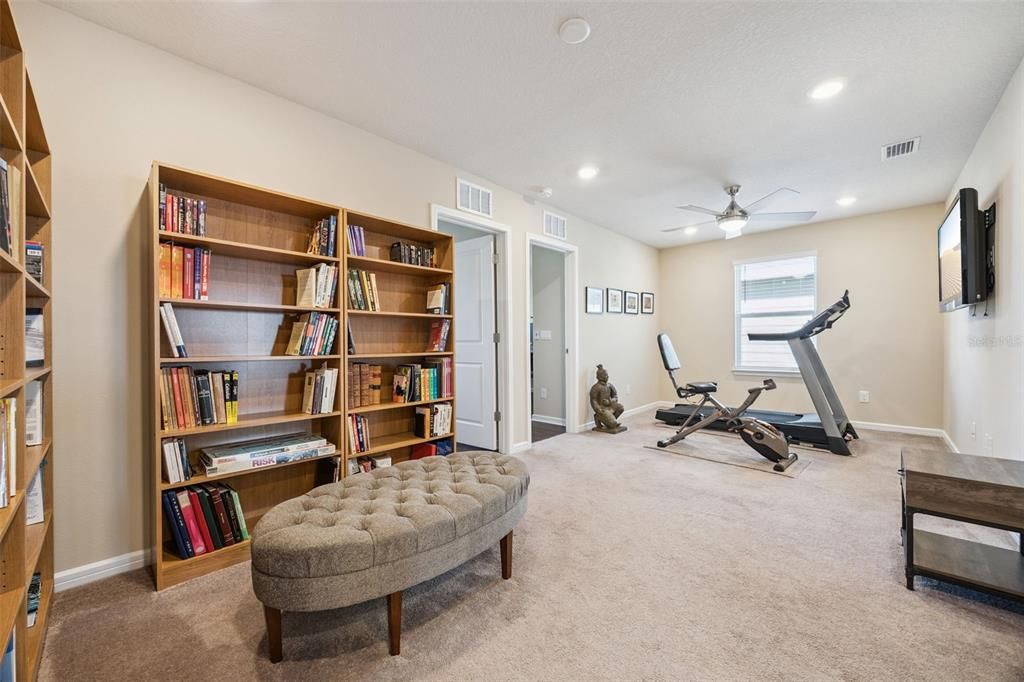 For Sale: $597,000 (5 beds, 3 baths, 2590 Square Feet)