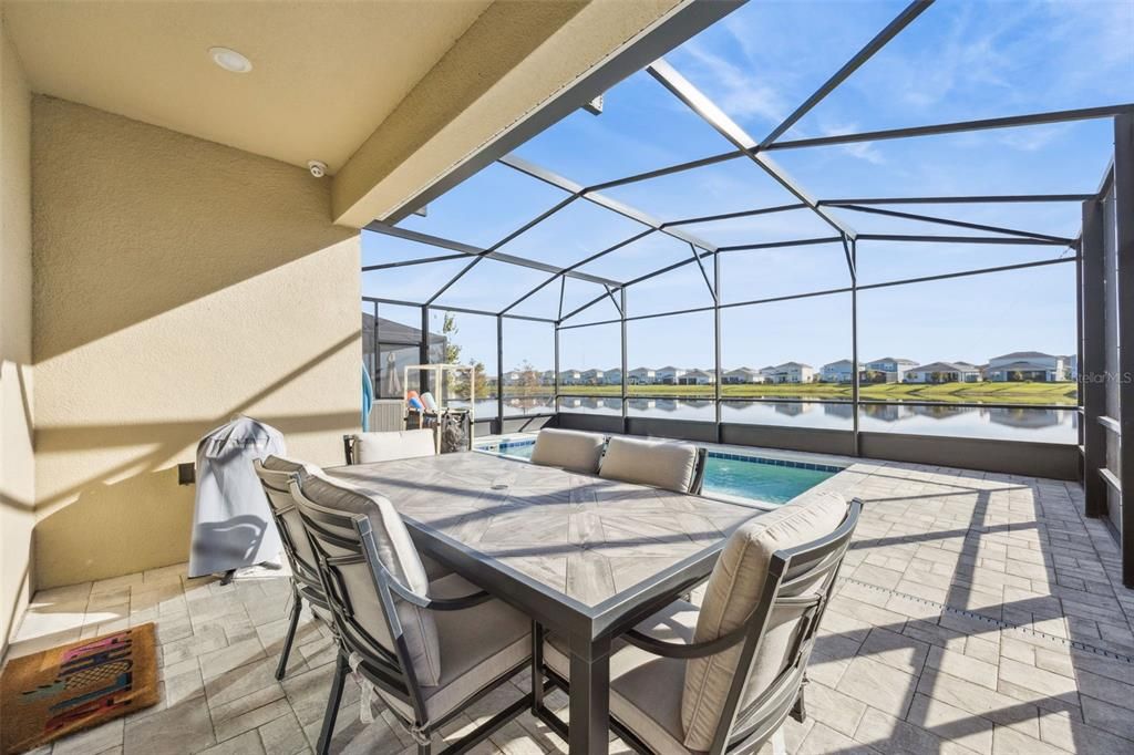 For Sale: $597,000 (5 beds, 3 baths, 2590 Square Feet)