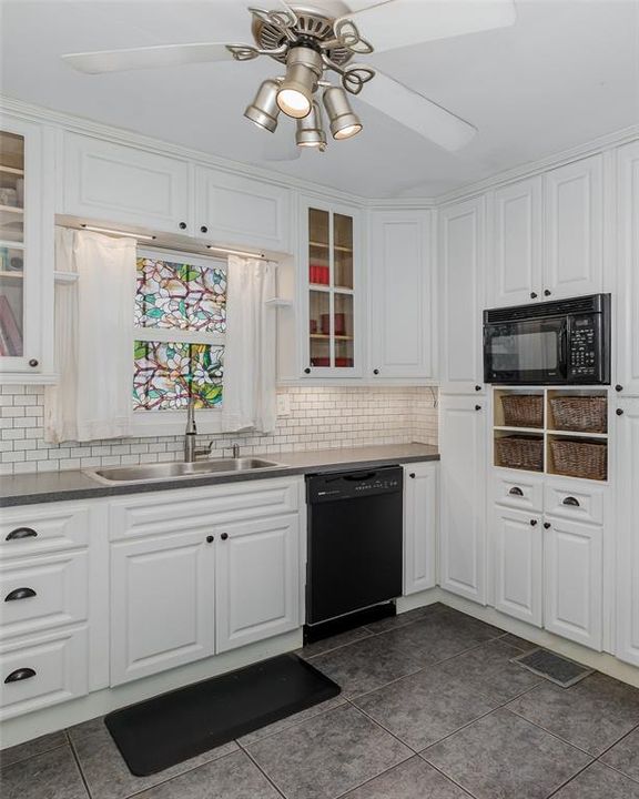 На продажу: $329,000 (3 спален, 2 ванн, 1462 Квадратных фут)