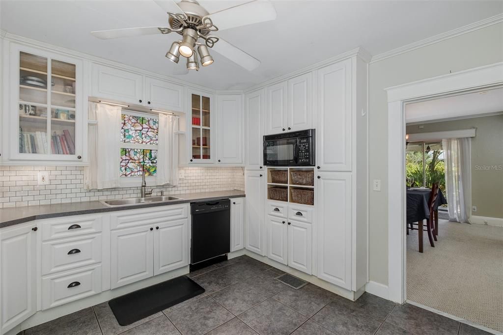 На продажу: $329,000 (3 спален, 2 ванн, 1462 Квадратных фут)