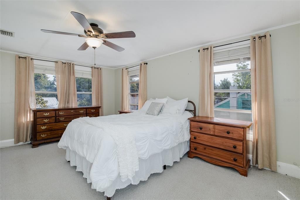 На продажу: $329,000 (3 спален, 2 ванн, 1462 Квадратных фут)