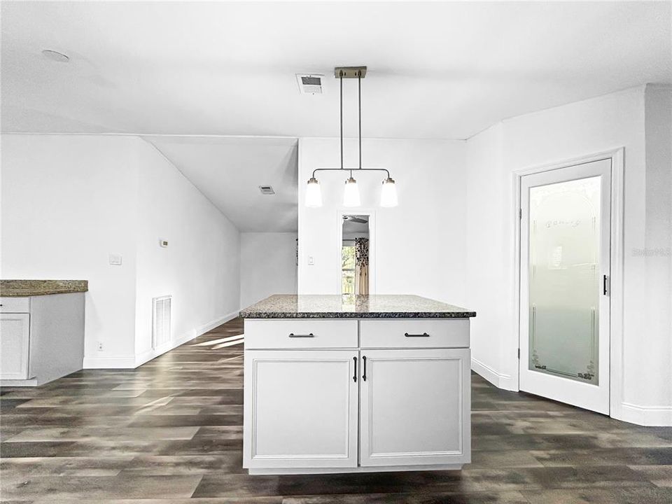 For Sale: $385,000 (3 beds, 2 baths, 1512 Square Feet)