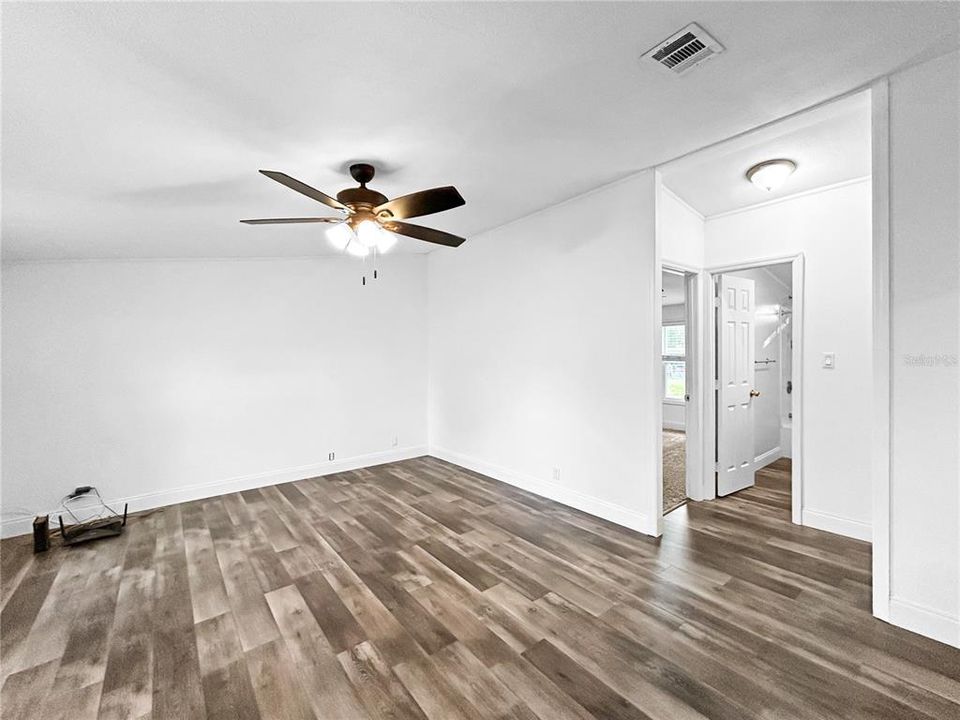 For Sale: $385,000 (3 beds, 2 baths, 1512 Square Feet)