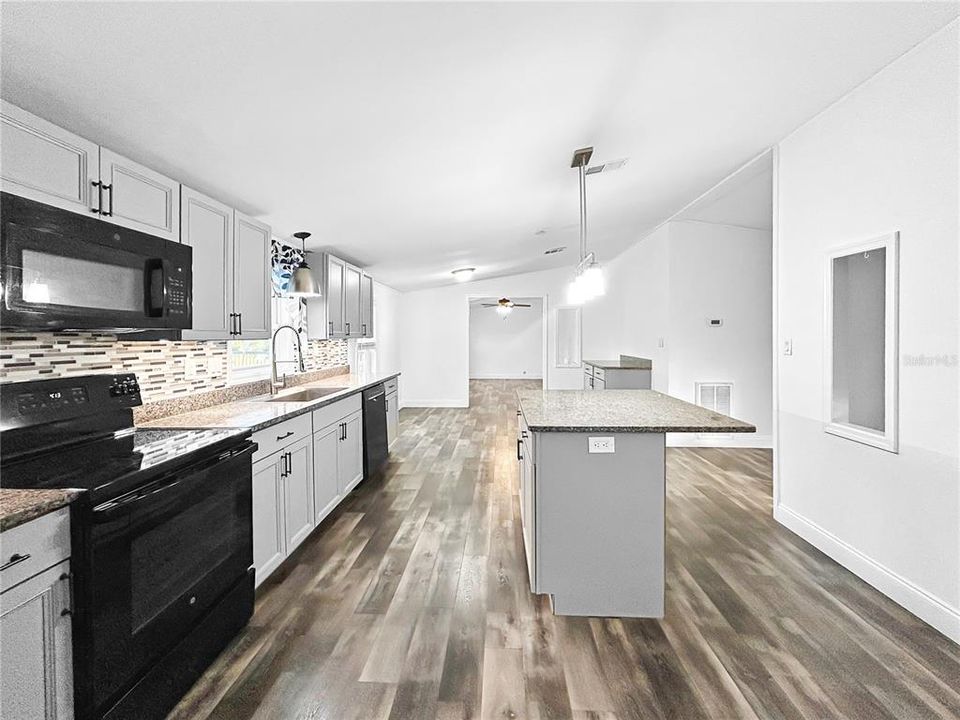 For Sale: $385,000 (3 beds, 2 baths, 1512 Square Feet)