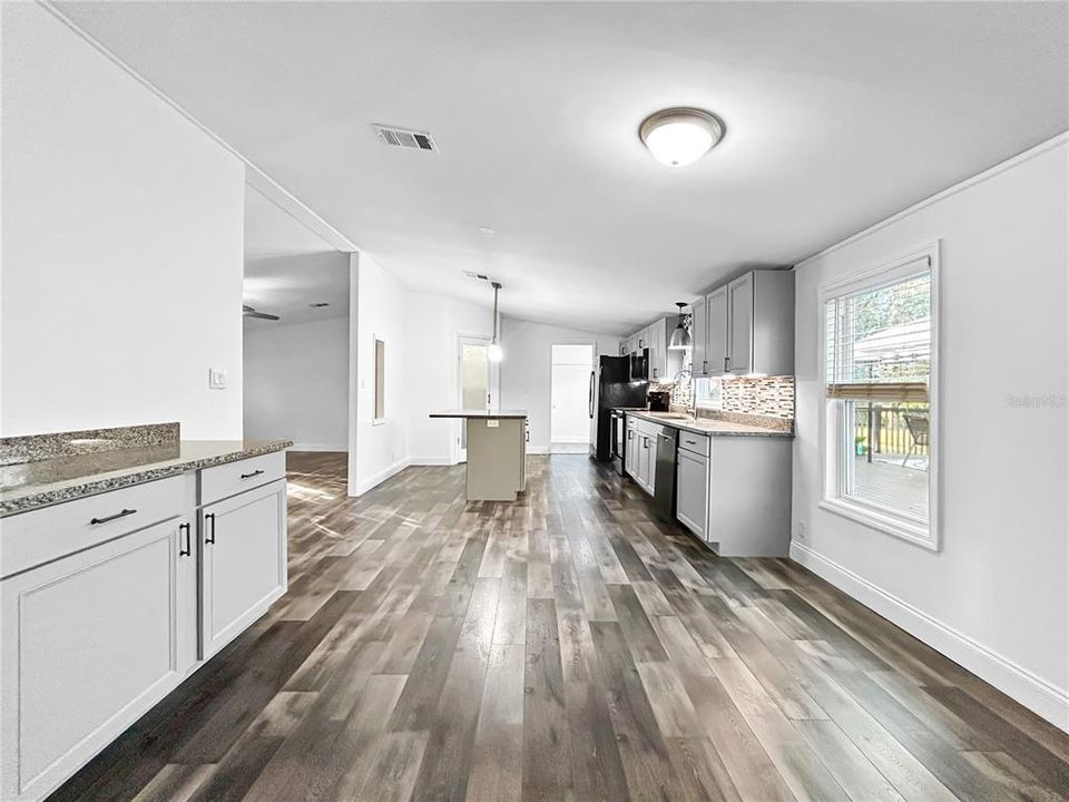 For Sale: $385,000 (3 beds, 2 baths, 1512 Square Feet)