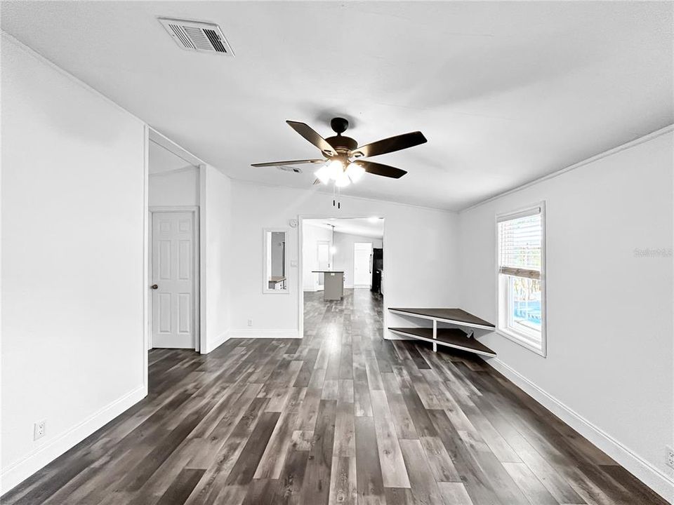 For Sale: $385,000 (3 beds, 2 baths, 1512 Square Feet)