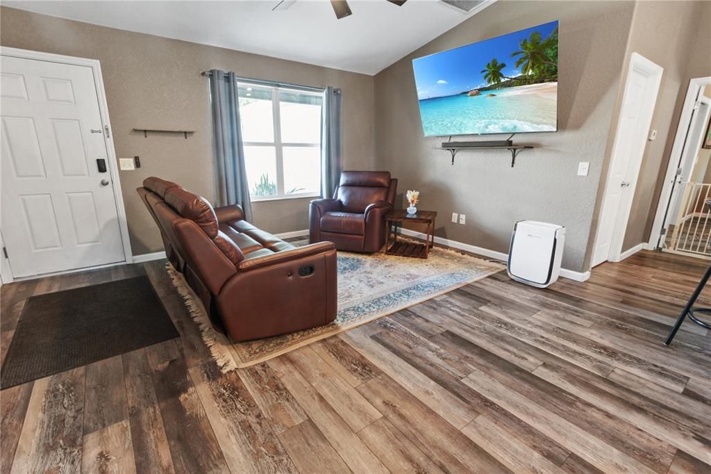 En Venta: $325,000 (3 camas, 2 baños, 1392 Pies cuadrados)