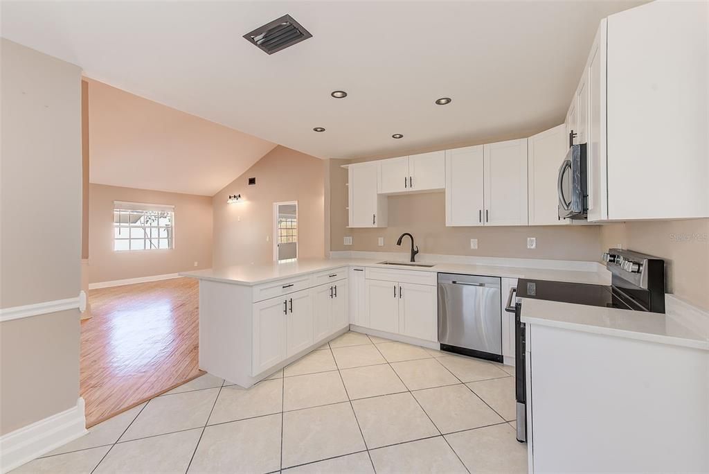 На продажу: $420,000 (3 спален, 2 ванн, 1292 Квадратных фут)