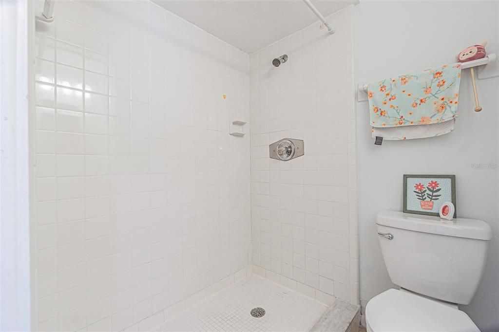 Activo con contrato: $324,900 (4 camas, 3 baños, 1584 Pies cuadrados)