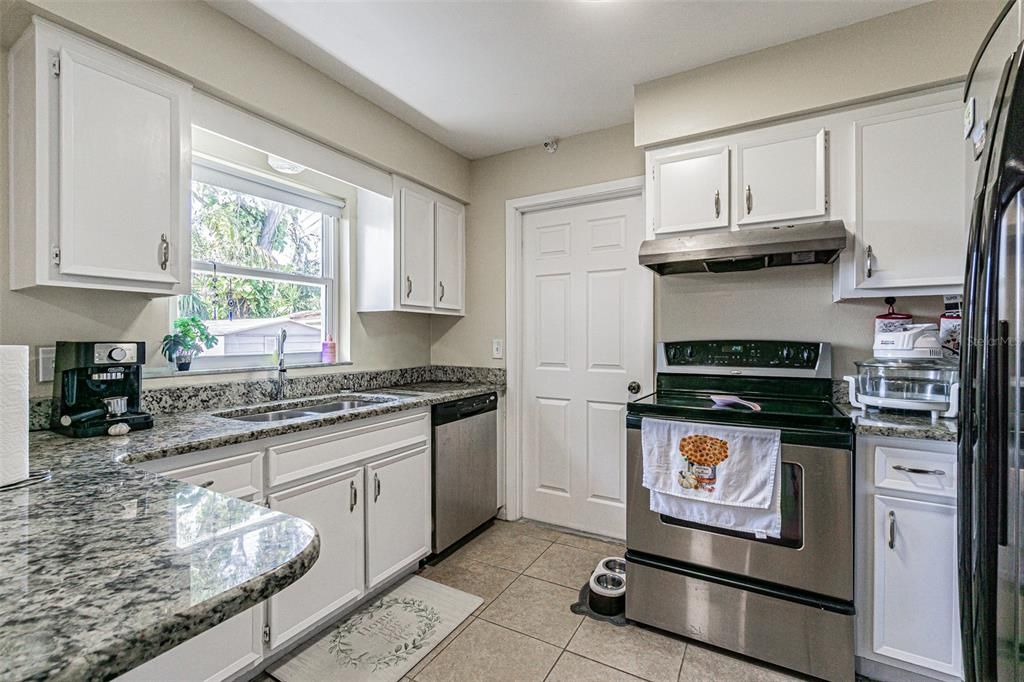 Activo con contrato: $324,900 (4 camas, 3 baños, 1584 Pies cuadrados)