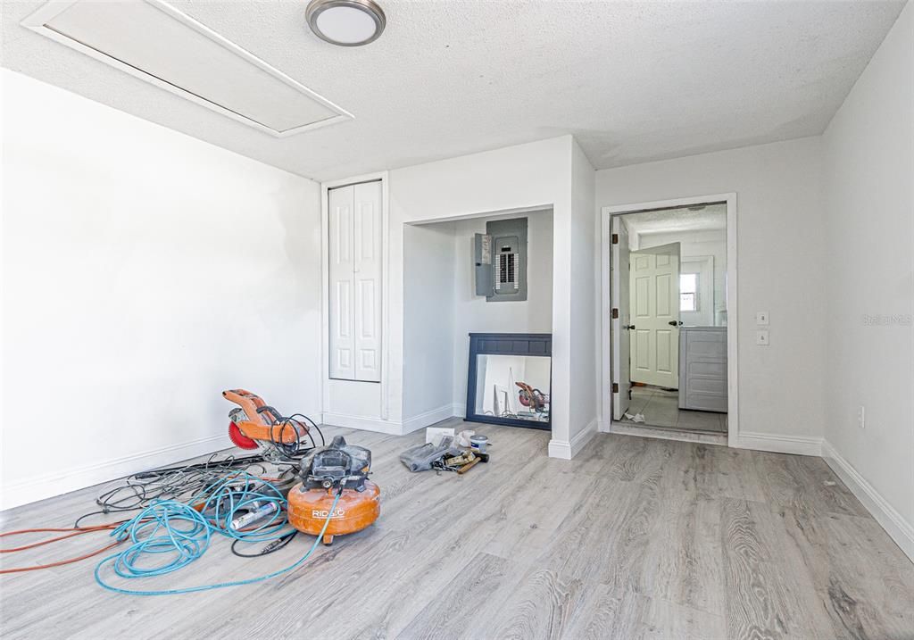 Activo con contrato: $324,900 (4 camas, 3 baños, 1584 Pies cuadrados)