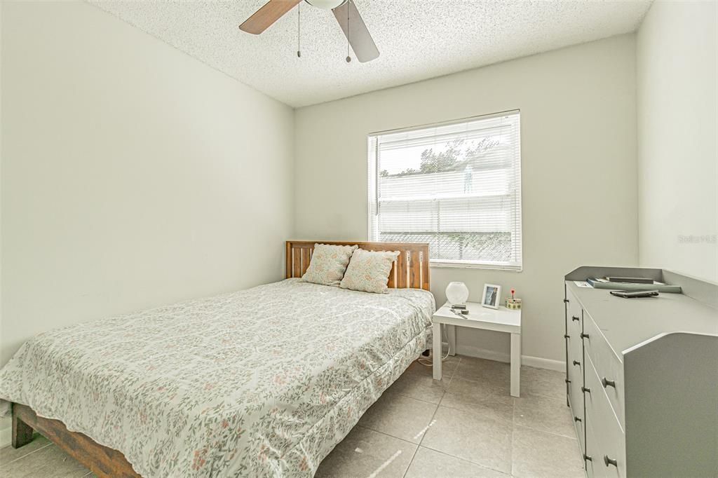 Activo con contrato: $324,900 (4 camas, 3 baños, 1584 Pies cuadrados)