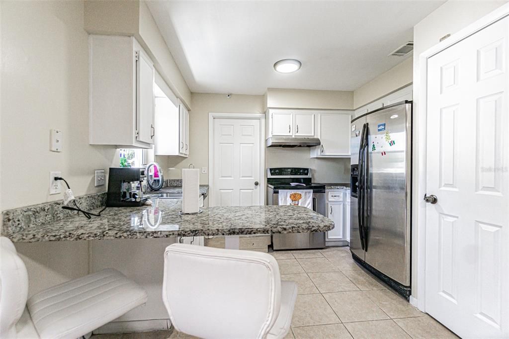 Activo con contrato: $324,900 (4 camas, 3 baños, 1584 Pies cuadrados)