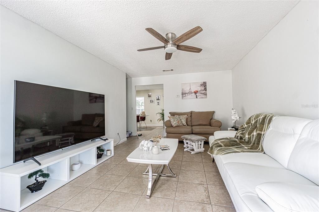 Activo con contrato: $324,900 (4 camas, 3 baños, 1584 Pies cuadrados)