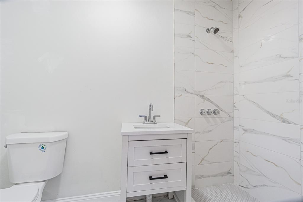 Activo con contrato: $324,900 (4 camas, 3 baños, 1584 Pies cuadrados)