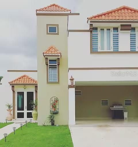 For Rent: $2,800 (4 beds, 3 baths, 3200 Square Feet)