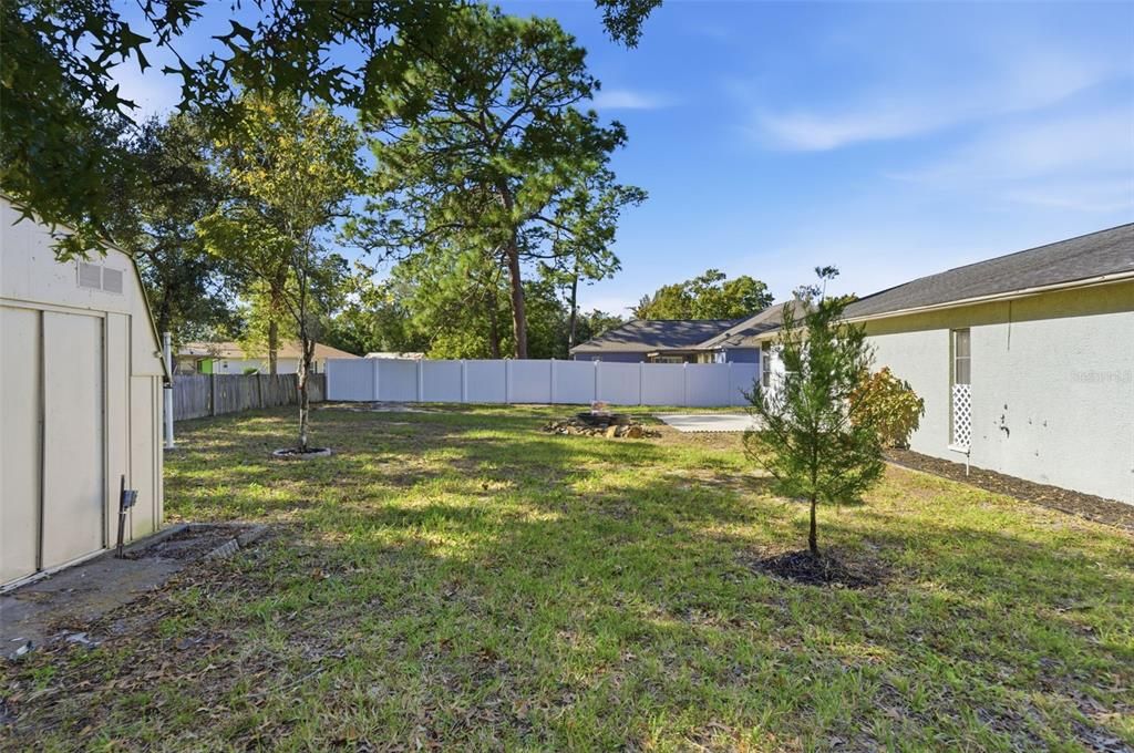 合同活跃: $234,900 (2 贝兹, 2 浴室, 1388 平方英尺)