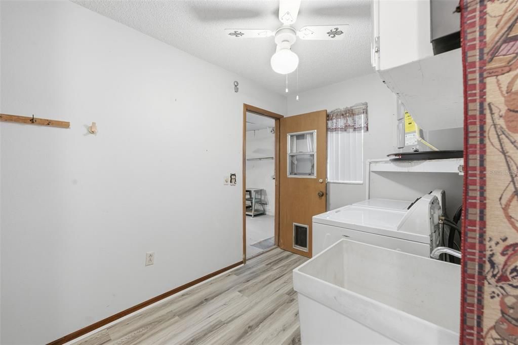 合同活跃: $234,900 (2 贝兹, 2 浴室, 1388 平方英尺)