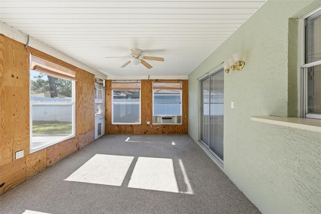 合同活跃: $234,900 (2 贝兹, 2 浴室, 1388 平方英尺)