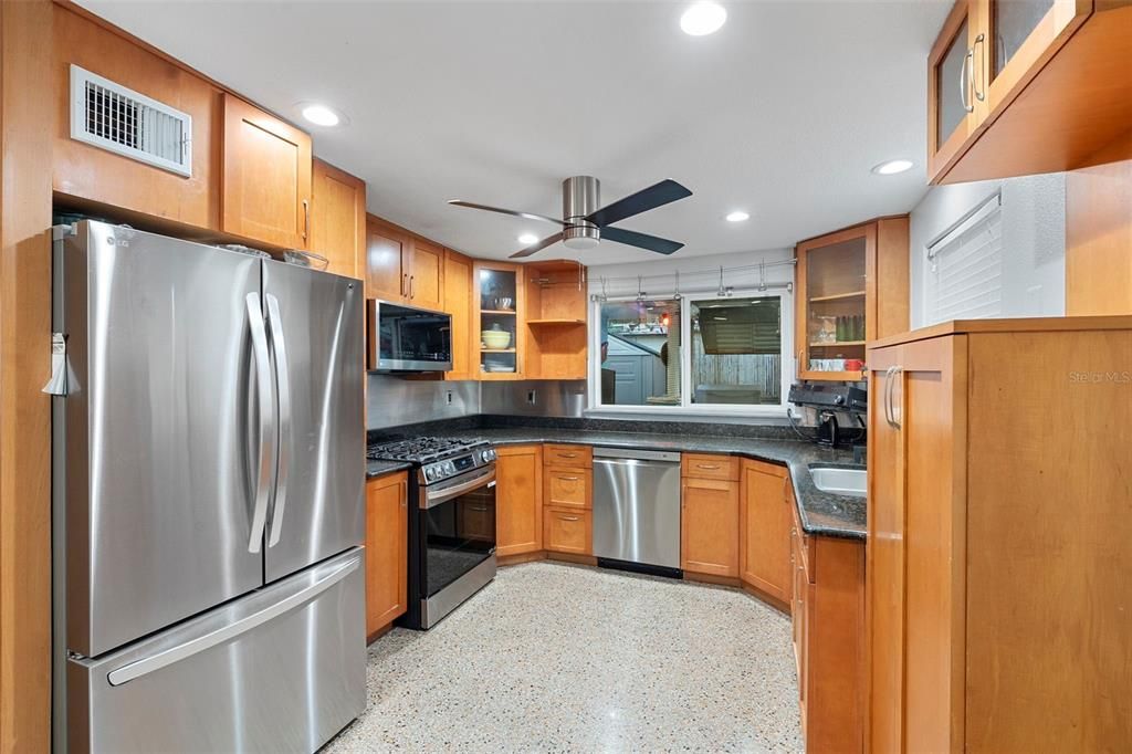 На продажу: $619,000 (3 спален, 2 ванн, 1426 Квадратных фут)