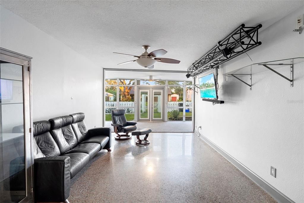 На продажу: $619,000 (3 спален, 2 ванн, 1426 Квадратных фут)