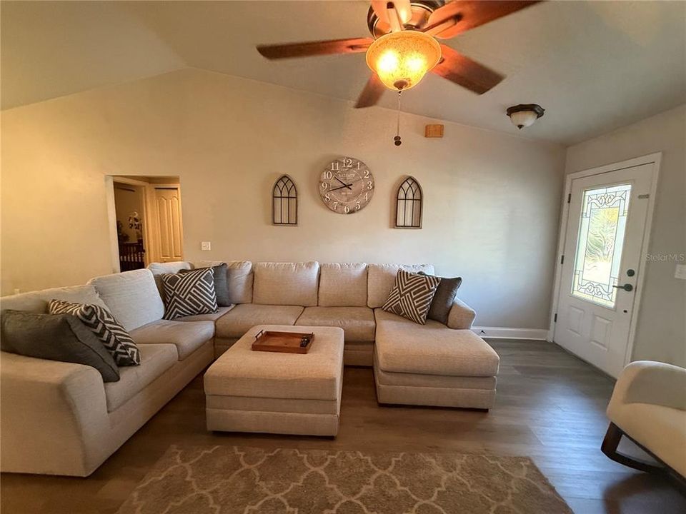 待售: $333,900 (3 贝兹, 2 浴室, 1335 平方英尺)