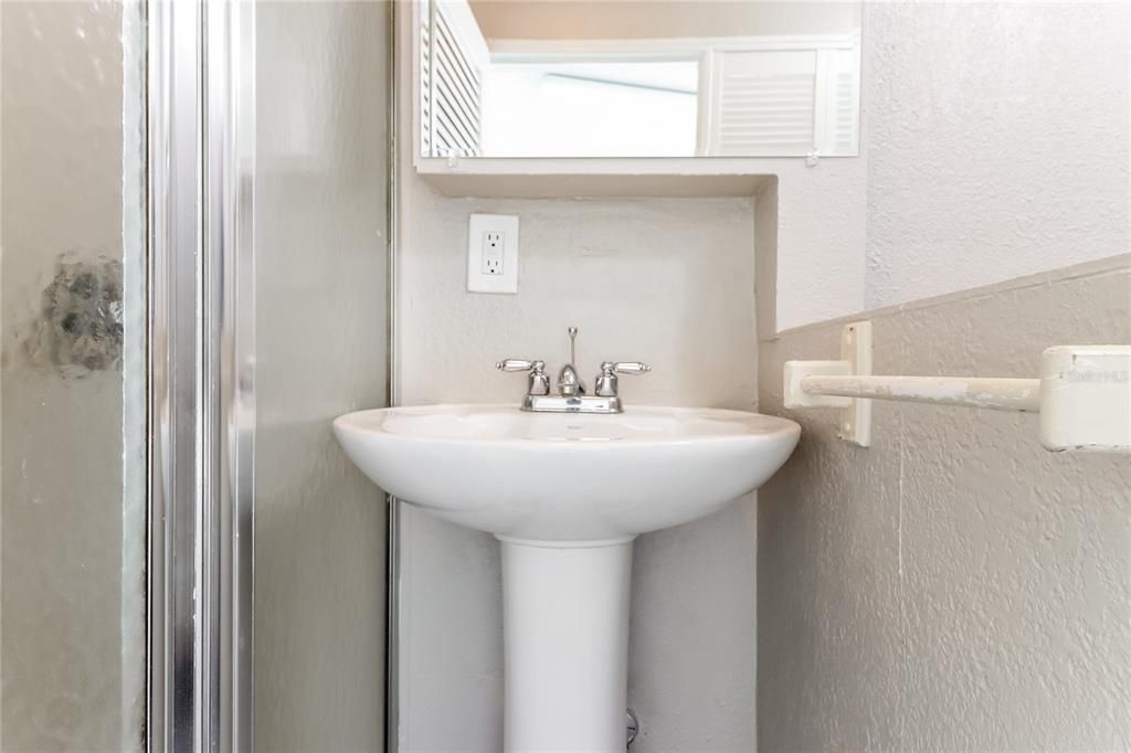 For Rent: $2,265 (4 beds, 1 baths, 1276 Square Feet)