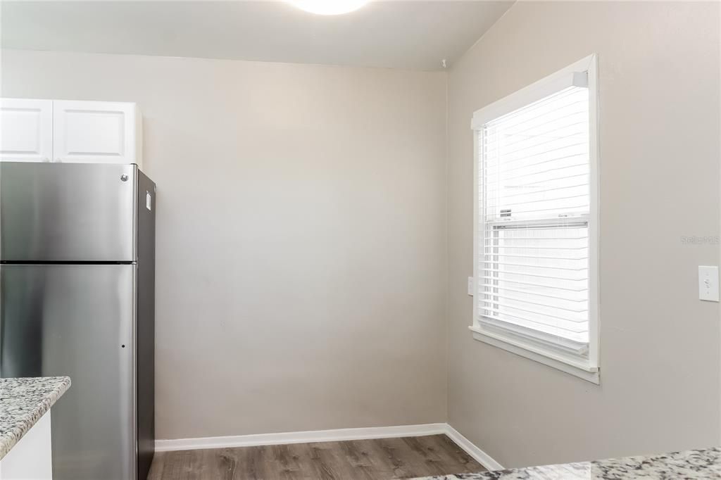 For Rent: $2,265 (4 beds, 1 baths, 1276 Square Feet)