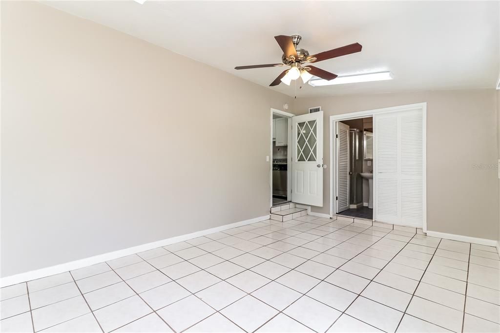 For Rent: $2,265 (4 beds, 1 baths, 1276 Square Feet)