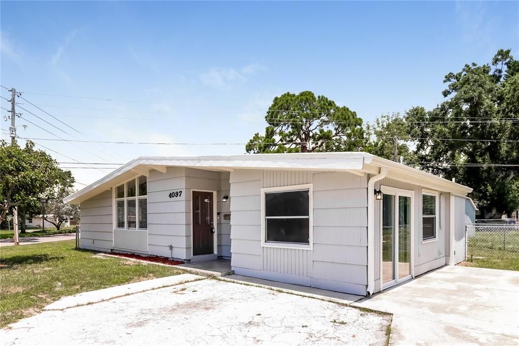 For Rent: $2,265 (4 beds, 1 baths, 1276 Square Feet)