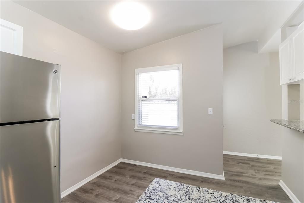 For Rent: $2,265 (4 beds, 1 baths, 1276 Square Feet)