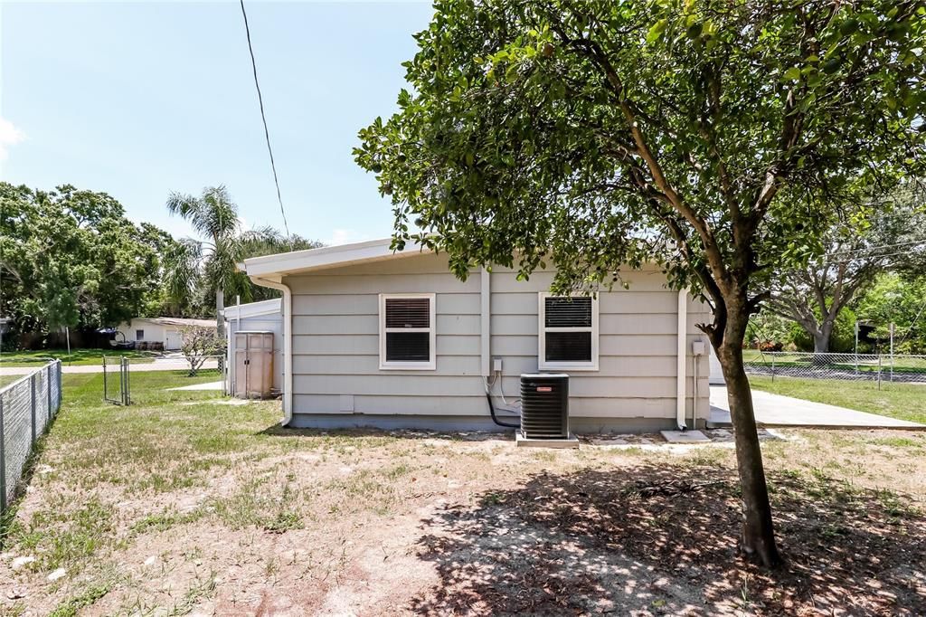 For Rent: $2,265 (4 beds, 1 baths, 1276 Square Feet)