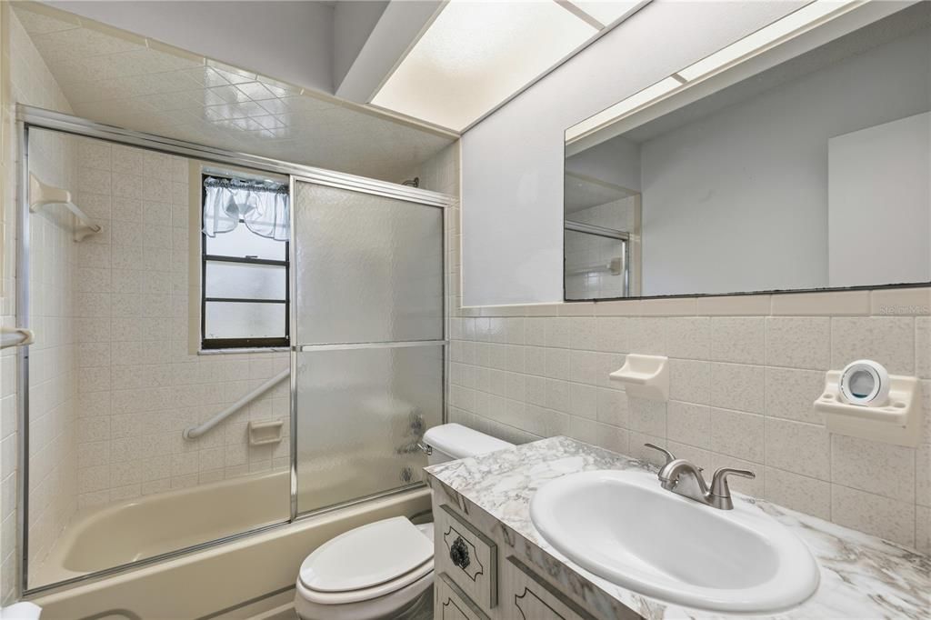 待售: $299,999 (3 贝兹, 2 浴室, 1624 平方英尺)